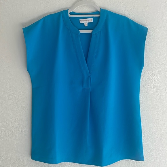 Wanna B Me Medium Aqua Blue Women’s Top - Picture 1 of 9